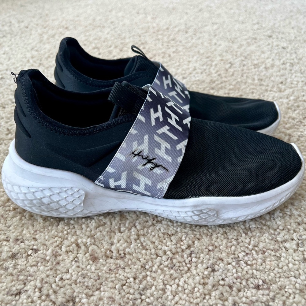 Women sneakers. - Picture 2 of 4